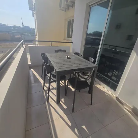 Lazuli Urban Luxury -2 Bedroom With Pool Apartmán